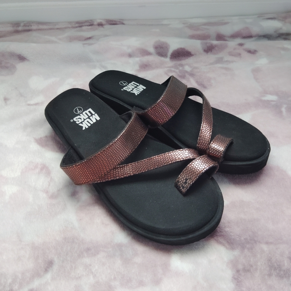 Muk Luks One Toe Sandals